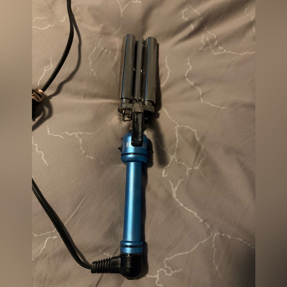 Hot Tools Blue Ice Triple Barrel Curling Iron